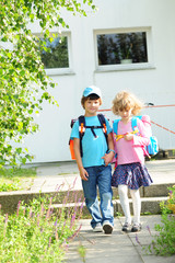 Schulkinder auf dem Nachhauseweg