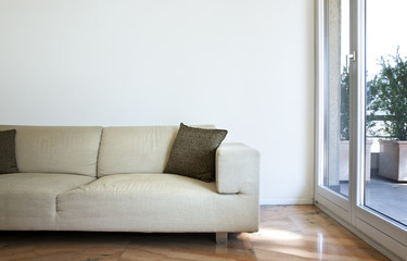 divano bianco moderno