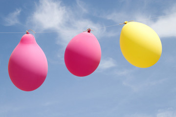 Luftballons an einer Schnur