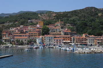 Fototapeta premium Il paese di Rio Marina nell'isola d'elba