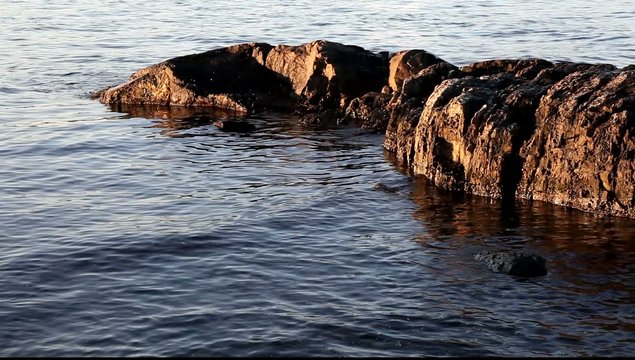Rock in water Full HD