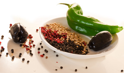 Feurige Paprika und Pfefferkoerner