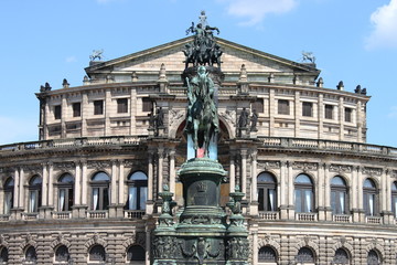 Fototapeta na wymiar Semperoper, Dresden (Germany)