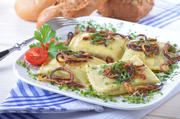 Schwäbische Maultaschen mit Röstzwiebeln