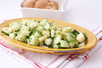 Gurkensalat mit Käse