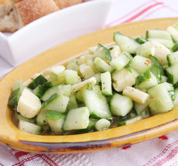 Gurkensalat mit Käse