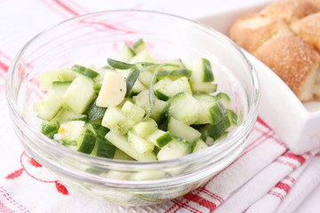 Gurkensalat mit Käse