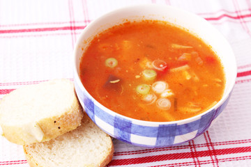 Sauer-Scharf-Suppe