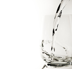 acqua nel bicchiere