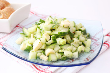 Gurkensalat mit Käse