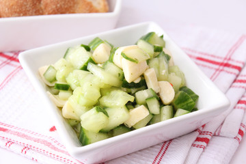 Gurkensalat mit Käse