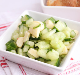 Gurkensalat mit Käse
