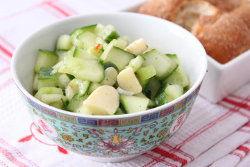 Gurkensalat mit Käse