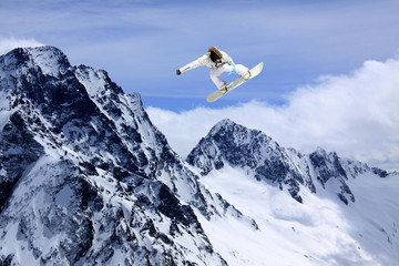 Naklejka na ściany i meble Skoki snowboard