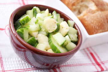 Gurkensalat mit Käse