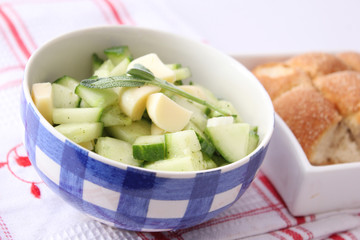 Gurkensalat mit Käse
