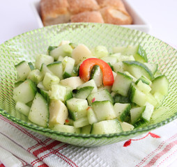 Gurkensalat mit Käse