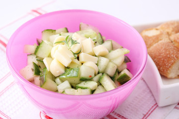 Gurkensalat mit Käse