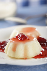 Semolina pudding with jam