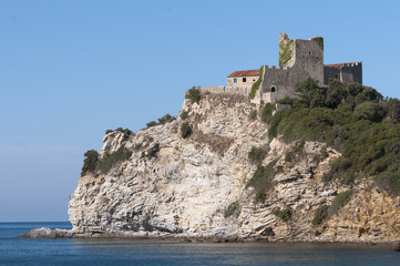 Fototapeta na wymiar zamek na skale, Toskania