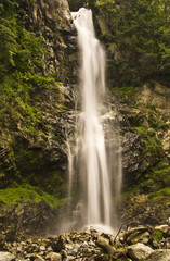 Fototapeta na wymiar Am Wasserfall