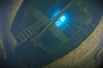 Selbstklebende Fototapeten Inside the engine room of a large shipwreck © Paul Vinten