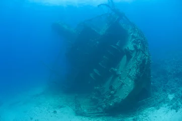 Fototapete Schiffswrack Großer Heckabschnitt eines Unterwasserschiffswracks