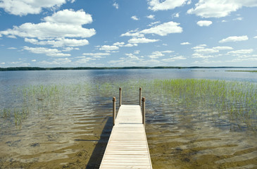 Pier van het Finse meer