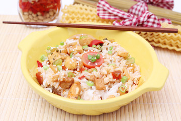 Fototapeta na wymiar Reis mit Hühnchen