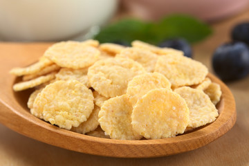 Sweetened corn flakes on wooden spoon