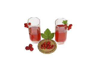 Два стакана сока ,ваза с красной смородиной