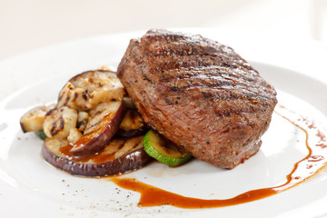 Grilled steak with vegetables
