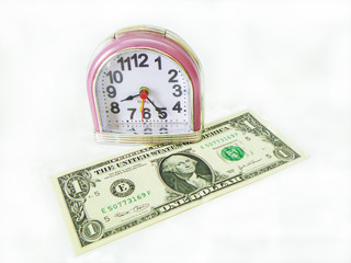 Часы и доллар на белом фоне