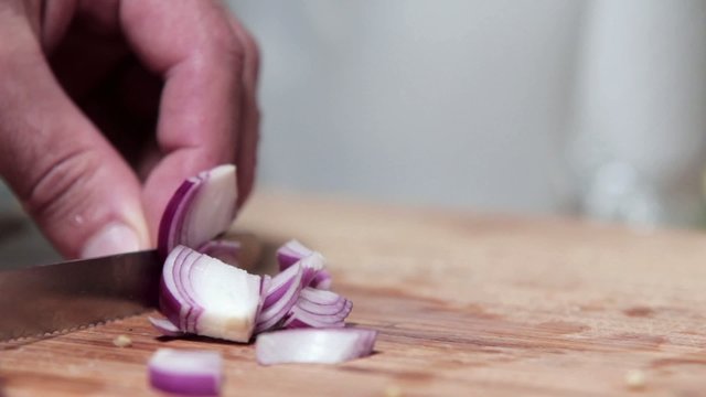 Zwiebeln schneiden