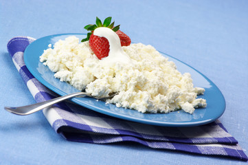 Cottage cheese with strawberries