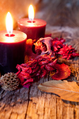candele con fiori secchi