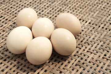 卵　ざる　かご