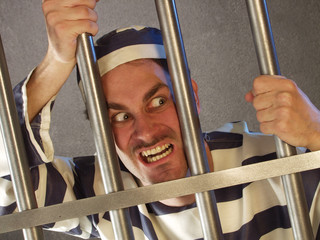 Prisionero en una prisión.