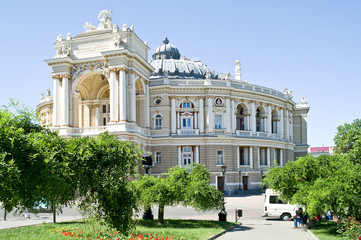 Fototapeta na wymiar Teatr opera jest w mieście Odessa