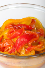 Peperoni arrostiti e conditi