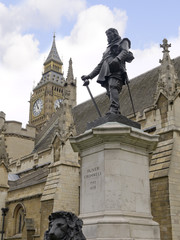 Fototapeta na wymiar Oliver Cromwell Houses of Parliament Londyn statua