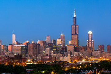 Fototapeta na wymiar Chicago skyline o zmierzchu.