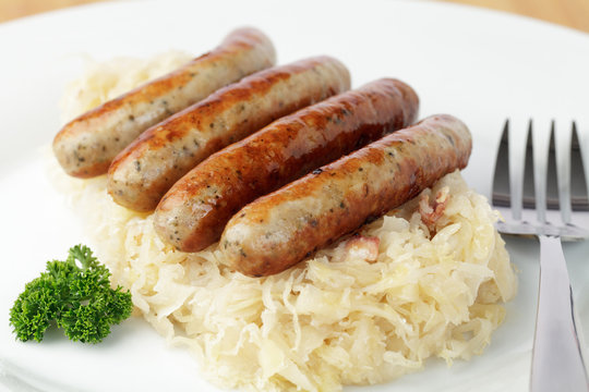 N&uuml;rnberger Rostbratw&uuml;rstchen mit Sauerkraut