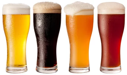 Deurstickers Alcohol Vier glazen met verschillende bieren