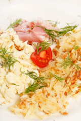 Scrambled eggs with bacon and tomato