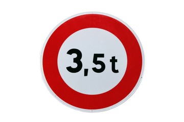 Panneau ' interdit aux véhicules de plus 3,5 tonnes '
