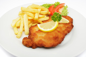 Schweineschnitzel Wiener Art mit Pommes frites