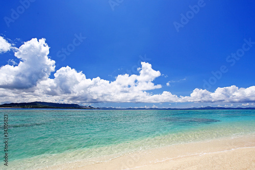 水納島の透き通る海と入道雲 Wall Mural Wallpaper Murals Sunabesyou