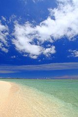 美しい海と青い空