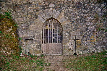 Fototapeta na wymiar Medieval castle gate